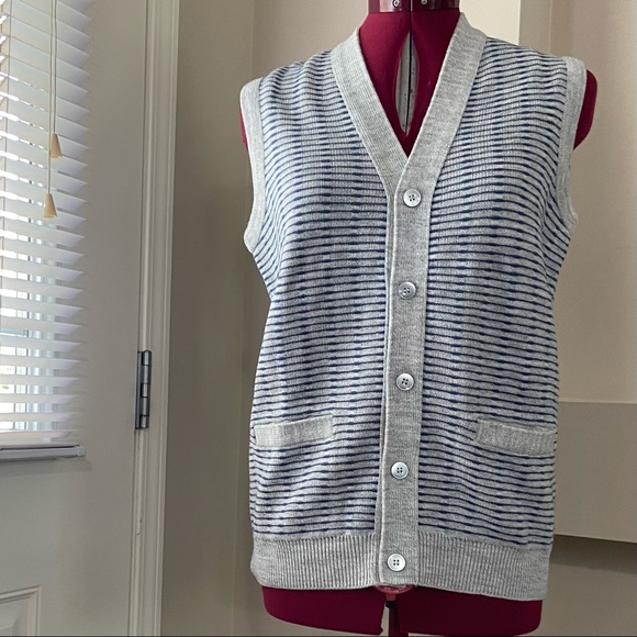 Cox Chinlan women grey blue stipe v neck button down sweater vest. Size 36. Used - Picture 1 of 5